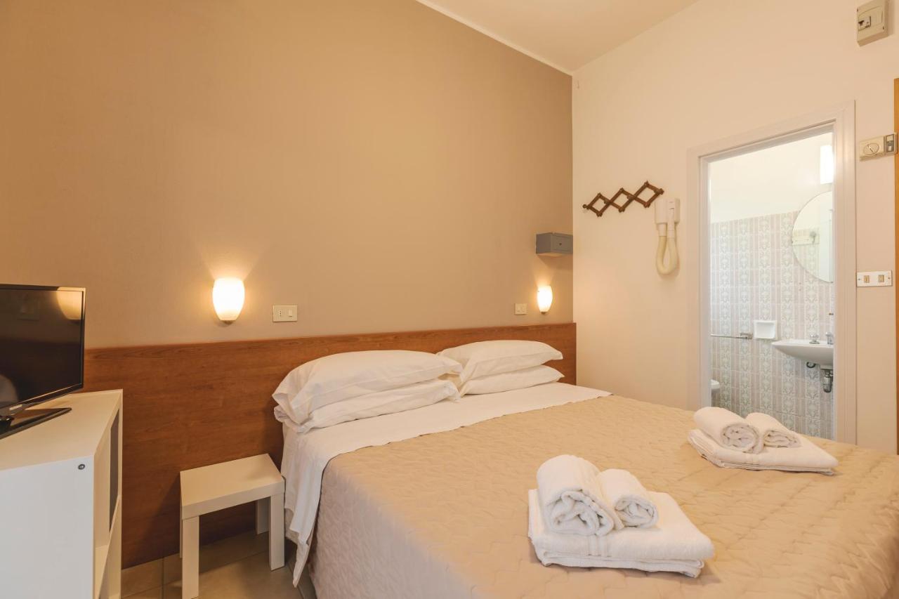 Hotel Clift Cervia Esterno foto